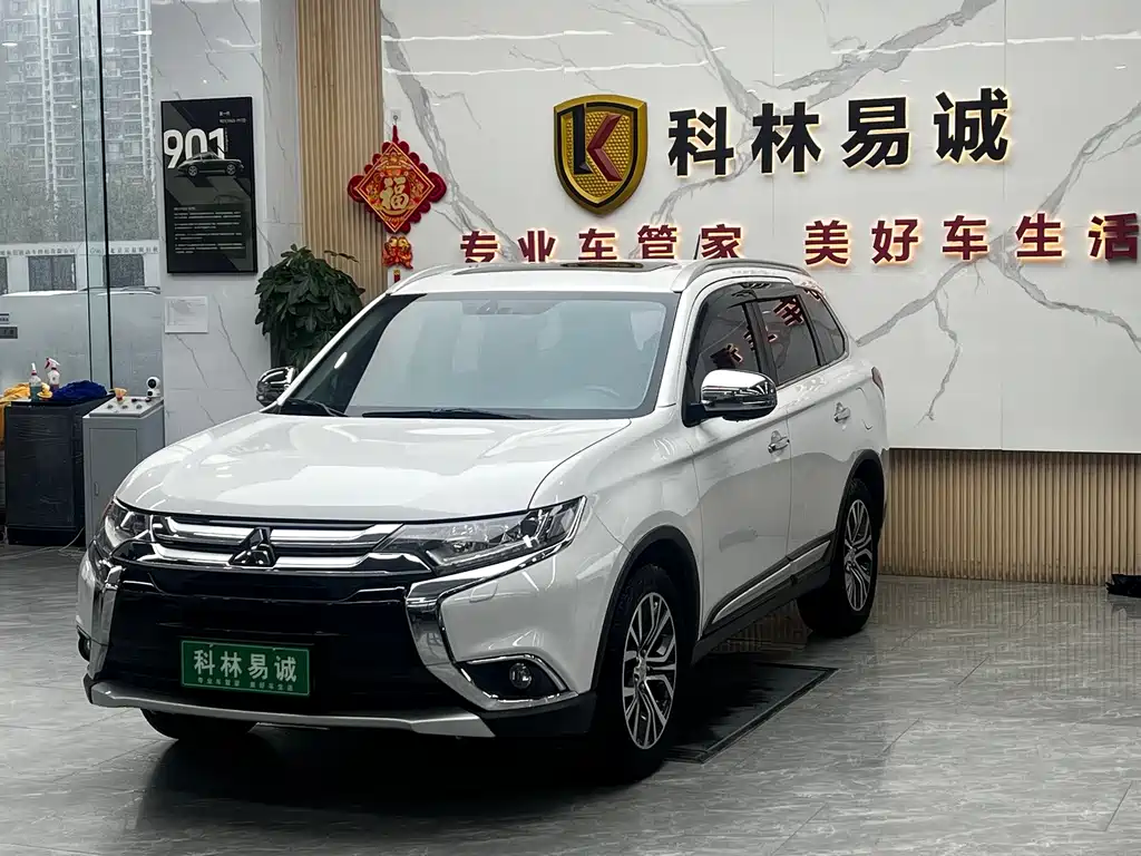  Outlander 2.4L 4WD Elite Edition 5 seats