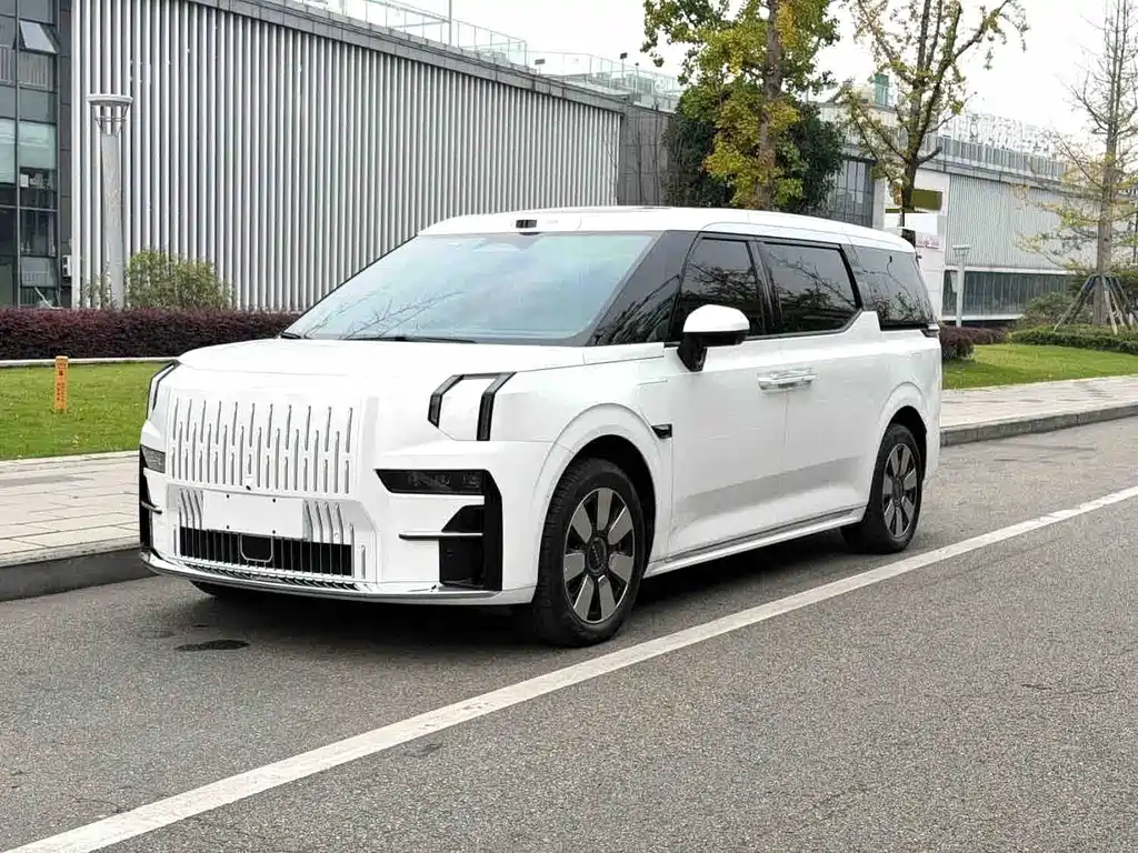  009 6-seat Executive Edition 4WD 108kWh