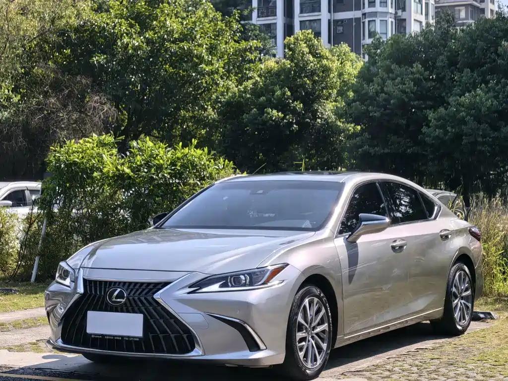 Автомобиль Lexus ES 200 Excellence Edition (2024)