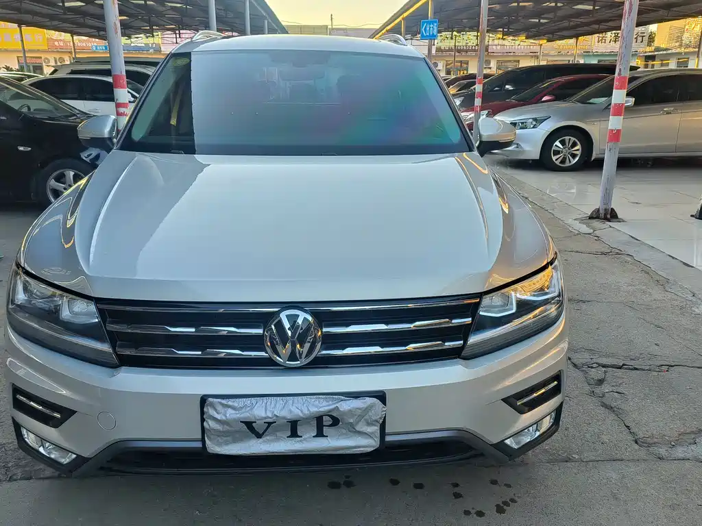 Автомобиль Volkswagen Tiguan L 330TSI Auto 2WD Luxury Edition (2018)
