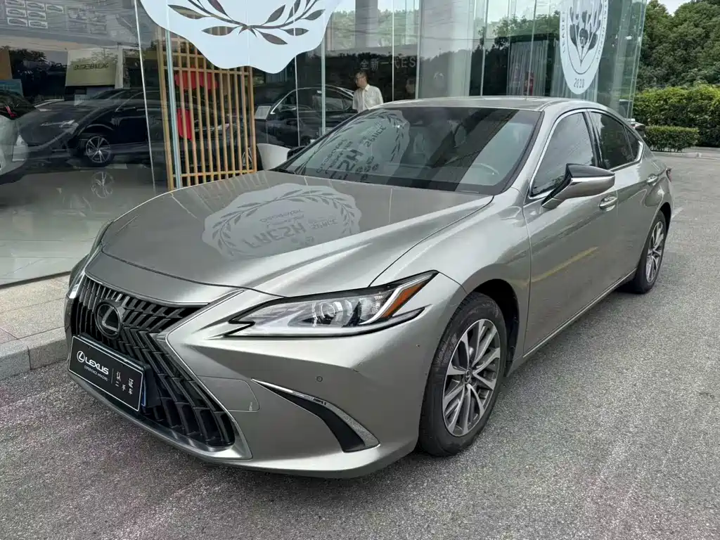 Автомобиль Lexus ES 200 Excellence Edition (2022)